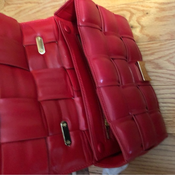 Red purse with gold straps - Picture 3 of 3